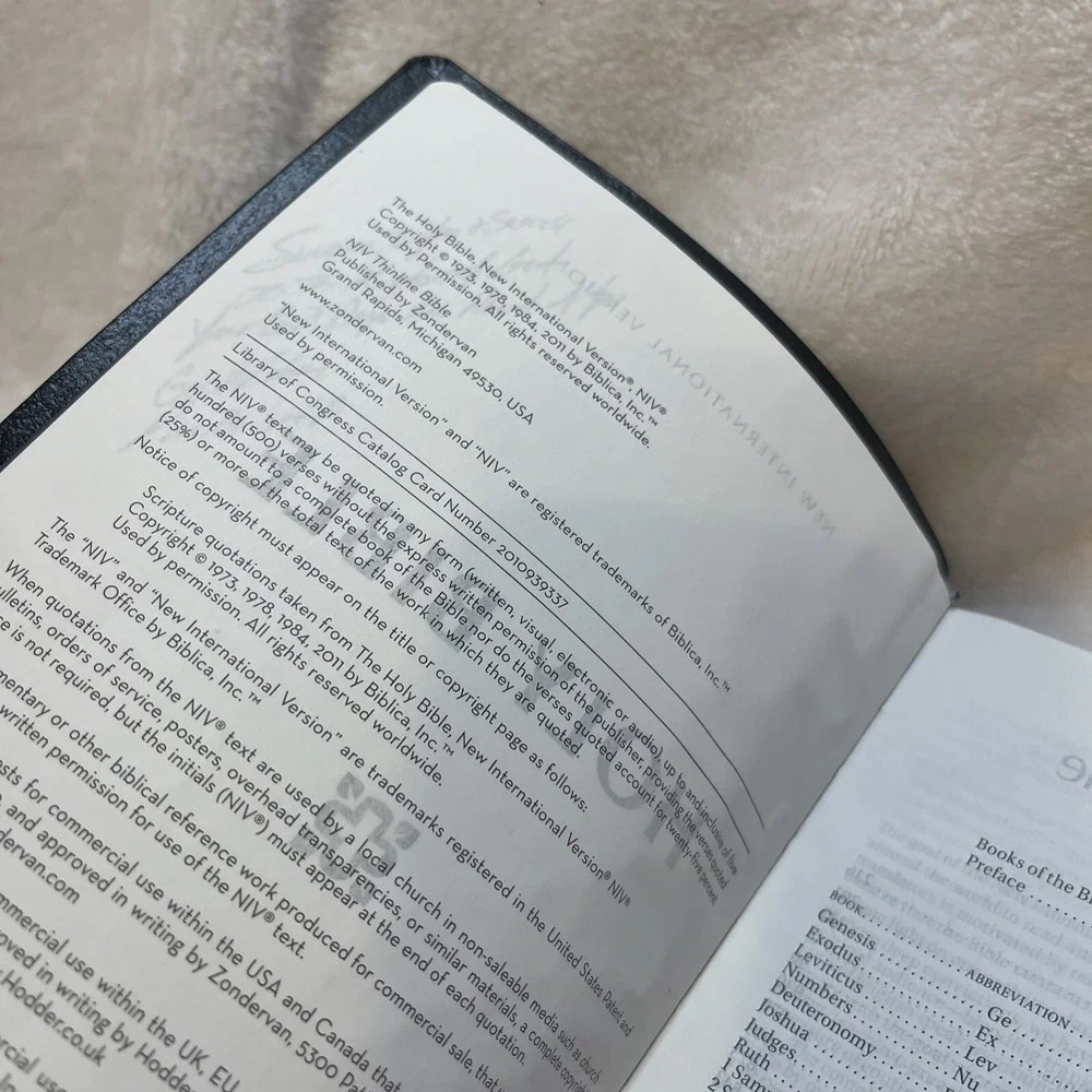 Zondervan NIV Holy Bible Black‎ Bonded Leather Personalized 9780310435648
